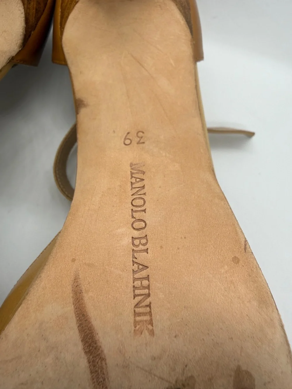 Manolo Blahnik Two-Tone Camel Leather Mary Jane Pumps 39